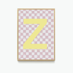 RÓŻOWA SZACHOWNICA - plakat z inicjałem